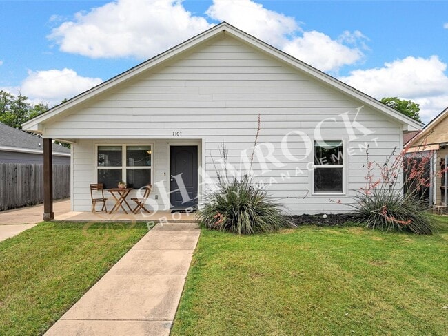 Building Photo - 1107 Primrose Dr