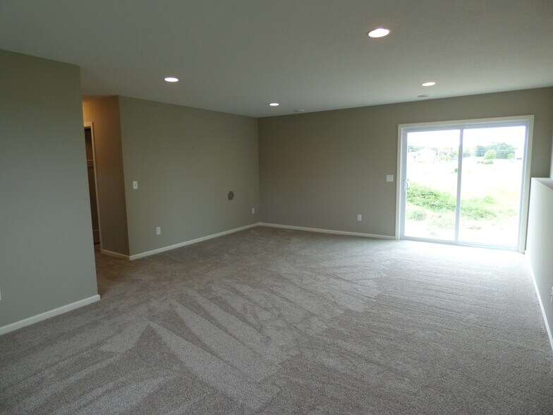 Building Photo - 1025 Pheasant Run