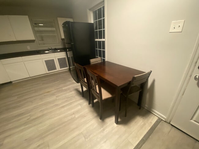 Building Photo - Room in Duplex on Beck St