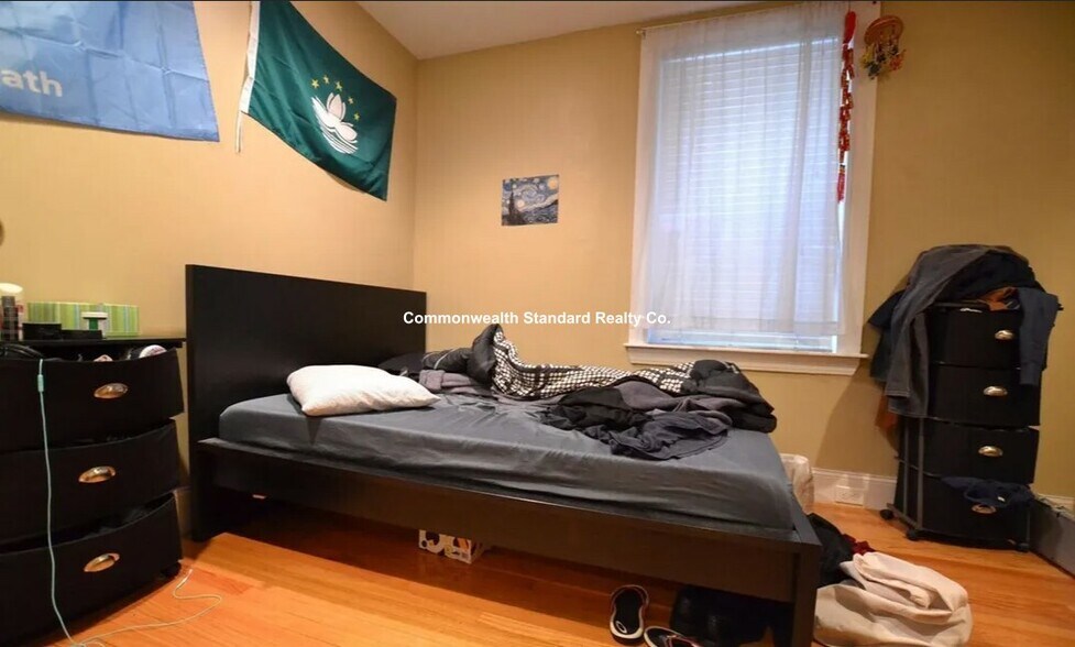 Building Photo - 60 Egmont St