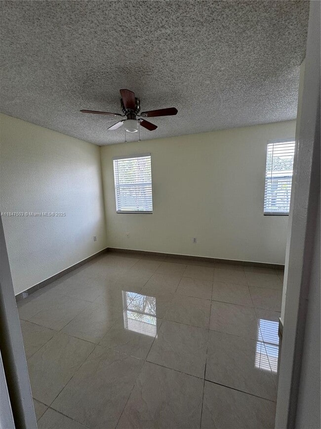 Building Photo - 863 Crystal Lake Dr