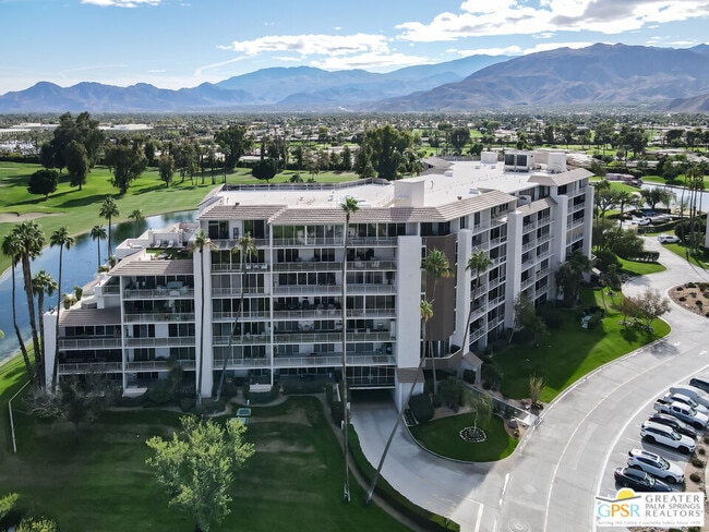 Building Photo - 900 Island Dr