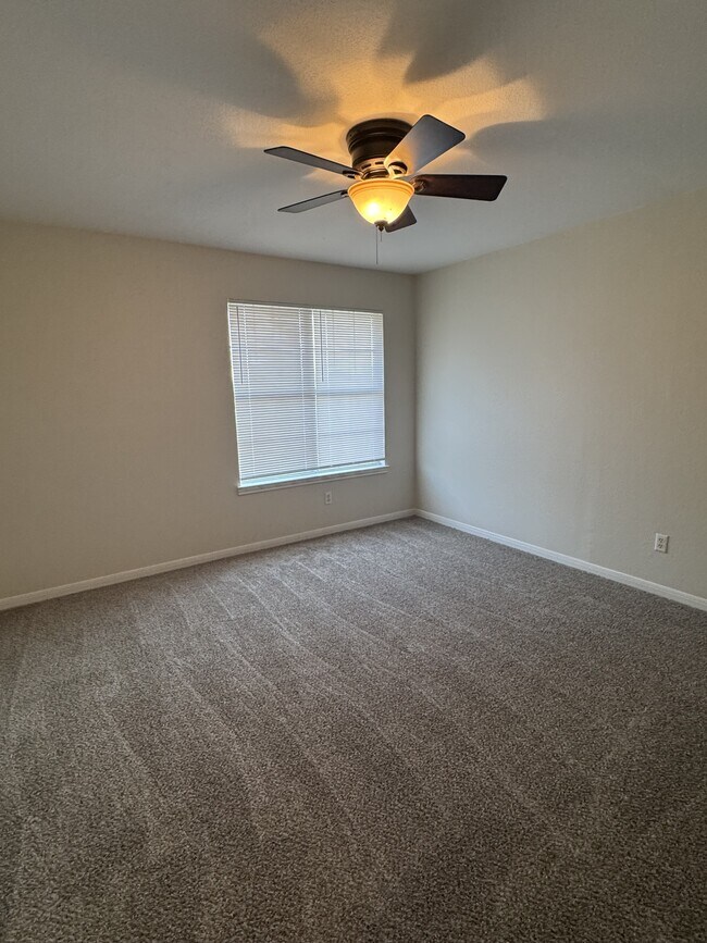 Building Photo - 1515 Mountain Laurel Dr