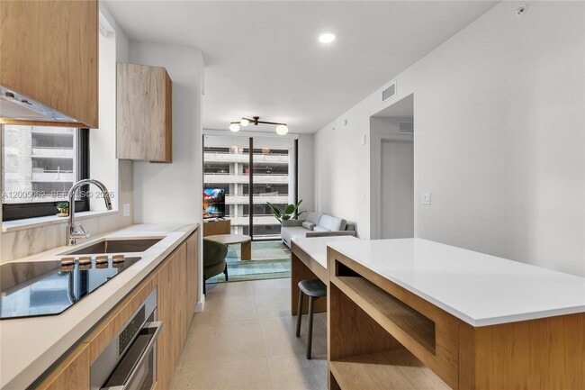 Building Photo - 11 NE 6th St