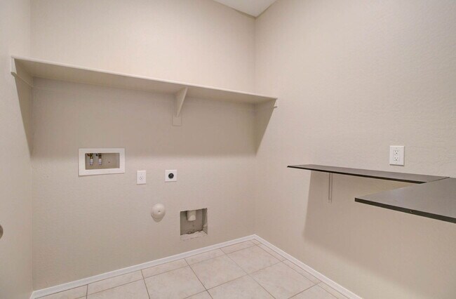 Building Photo - 42098 W Balsa Dr