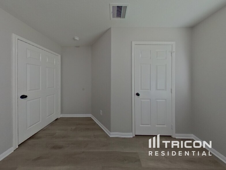 Building Photo - 10457 Royal Andrews Dr