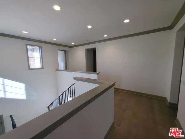 Building Photo - 16243 Cameo Ct