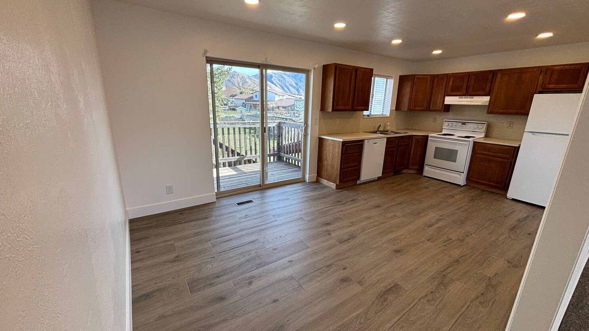 Building Photo - 391 S 1000 W St