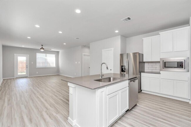 Building Photo - 3020 Gunnersbury Dr