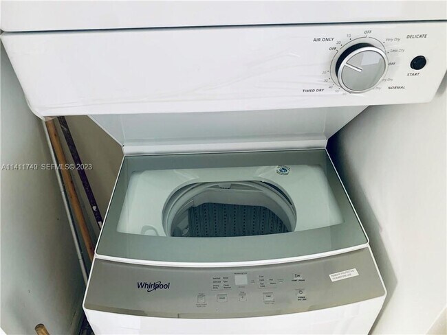 Building Photo - 9921 Nob Hill Pl