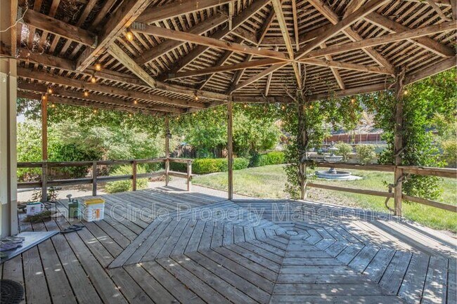 Building Photo - 512 Bluerock Dr