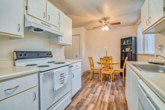 Building Photo - Oak Glen Apartments