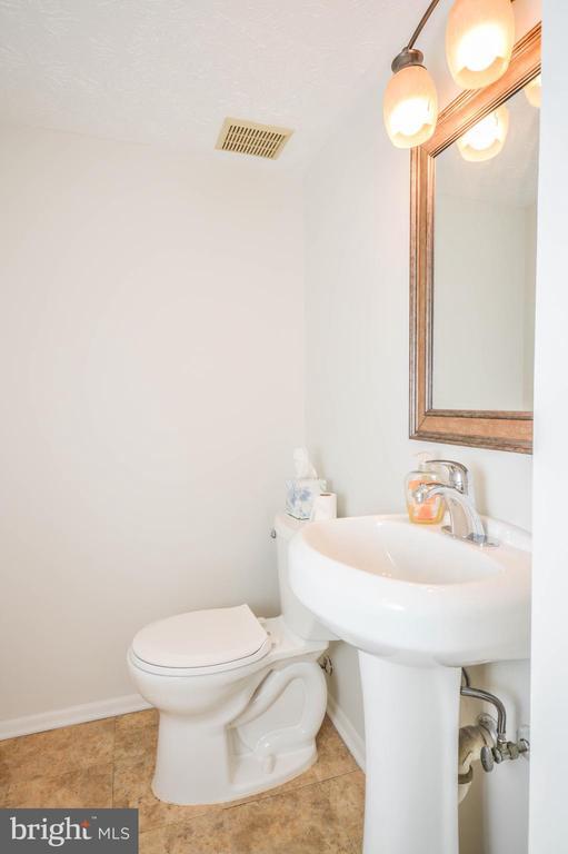 Building Photo - 14550 Farmcrest Pl