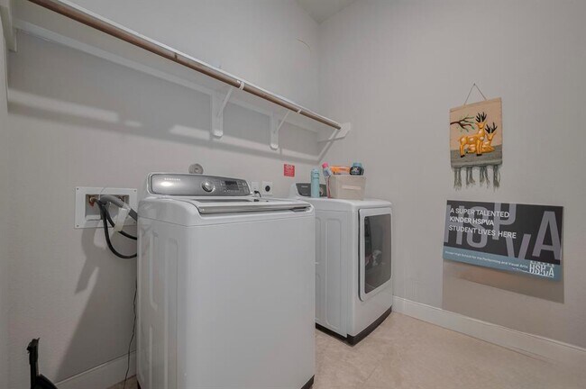 Building Photo - 4942 Thunder Creek Ln