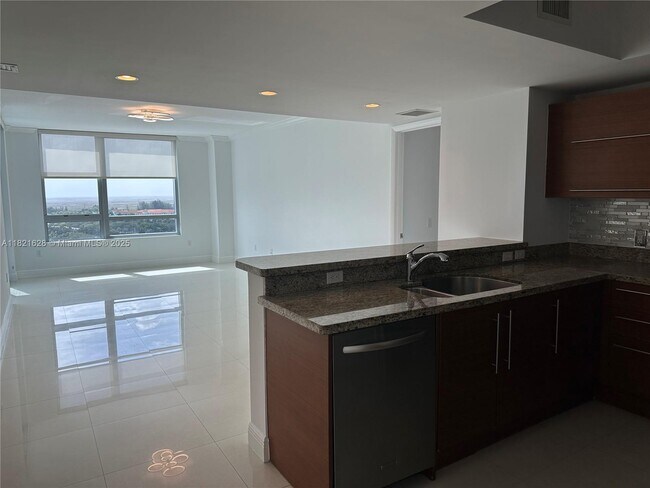 Building Photo - 2641 N Flamingo Rd
