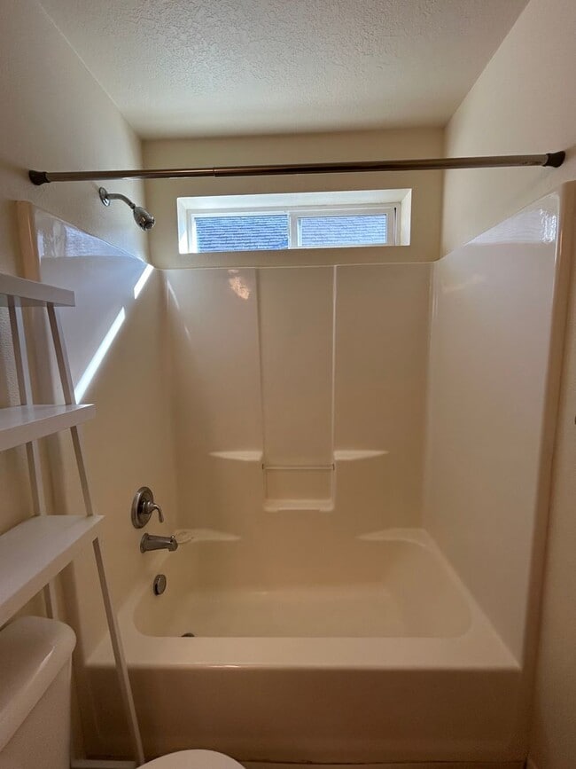 Building Photo - Spacious 4 Bedroom (plus den), 3 Bath Home...