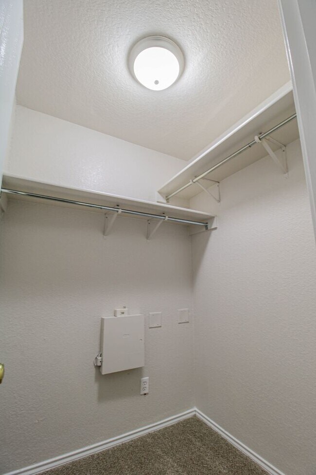 Building Photo - 511 Mathis Mdw