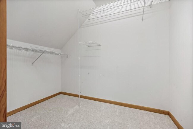 Building Photo - 405 Holly Glen Dr