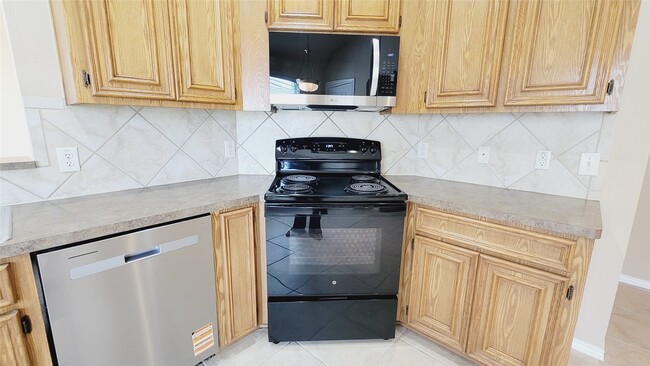 Building Photo - 14747 Briceland Springs Dr