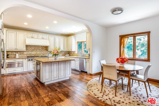 Building Photo - 16790 Marquez Ave