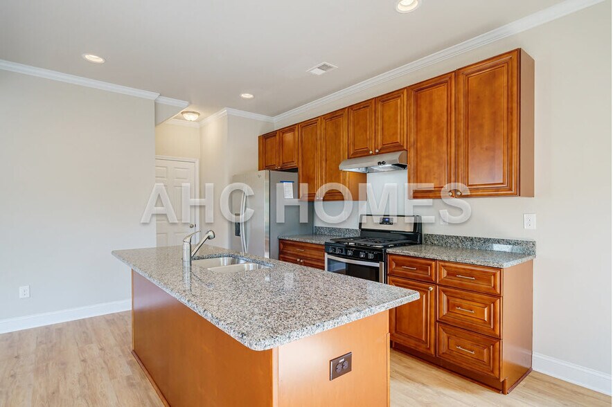 Building Photo - 5244 Halcyon Ct