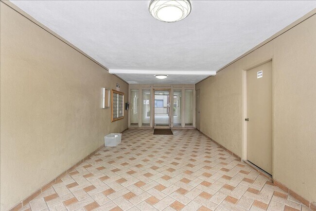 Building Photo - 1311 Webster St