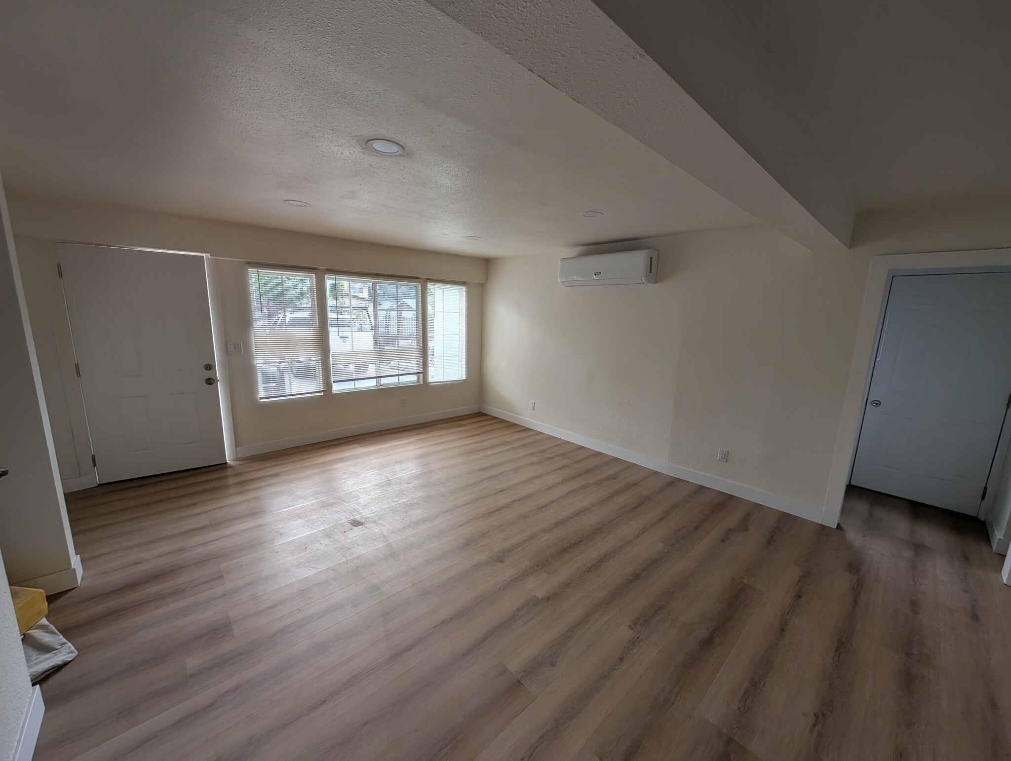 Building Photo - 827 Laveta Ter