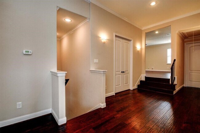 Building Photo - 106 Bella Sole