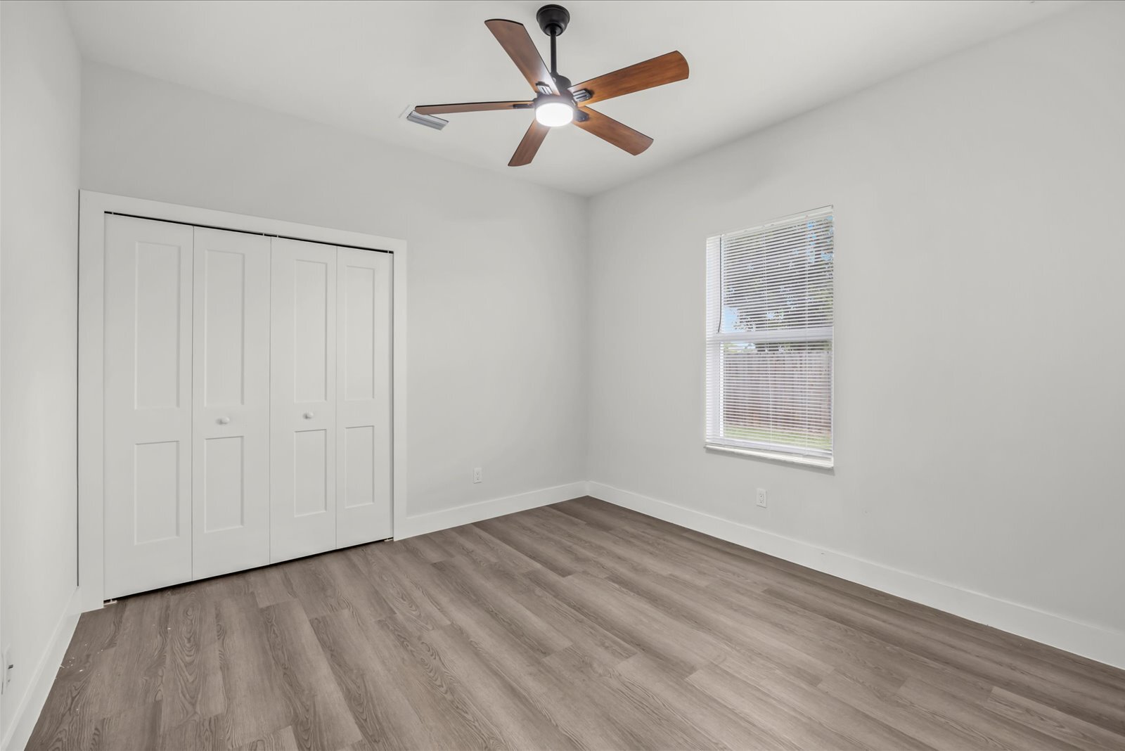 Building Photo - 419 SW Namoit Pl