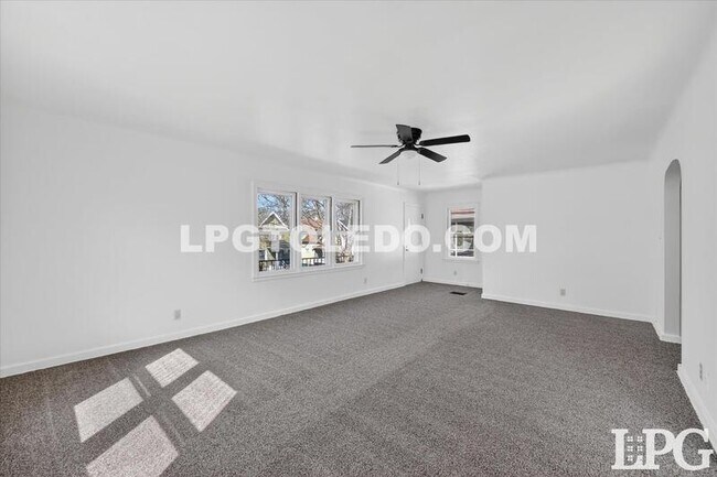 Building Photo - 4124 Vermaas Ave