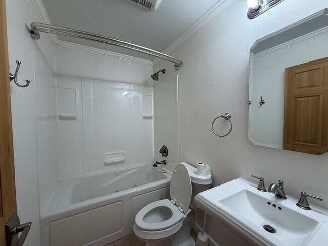 Building Photo - 6237 E 21st Ave