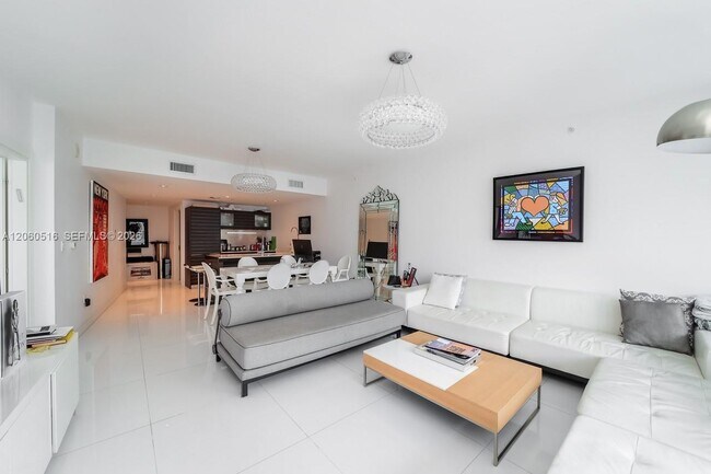 Building Photo - 200 Biscayne Blvd Way