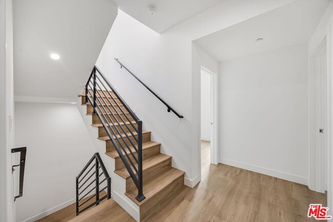 Building Photo - 11255 Hatteras St