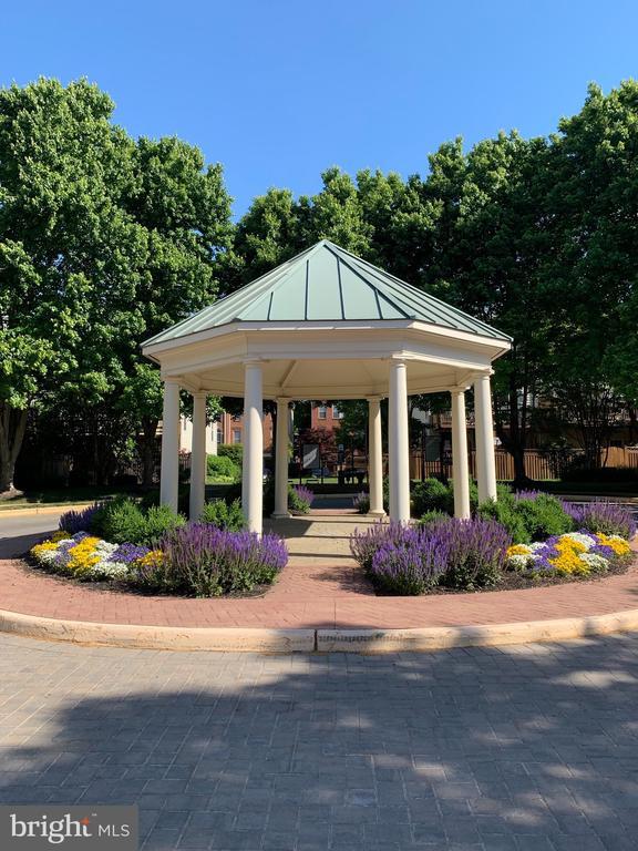 Building Photo - 8105 Quinn Terrace