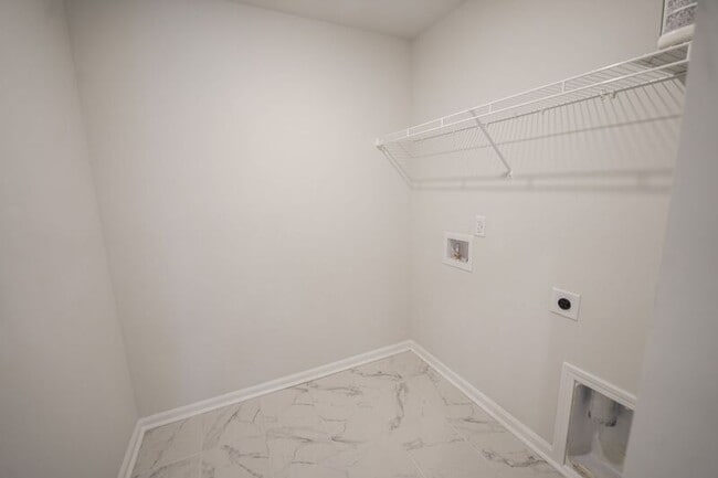 Building Photo - 225 Lillian St
