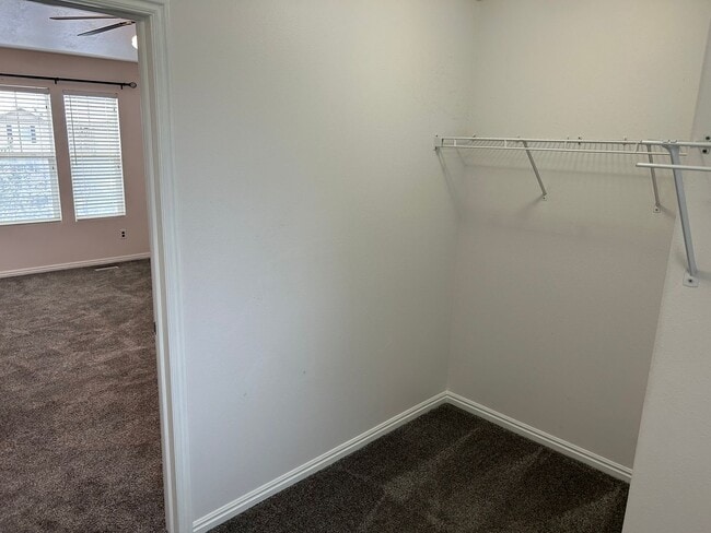 Building Photo - Impressive Remodeled 2 Bed 2 Bath Townhome