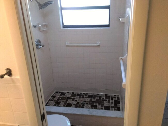 Building Photo - Corner Lot Home in New Port Richey