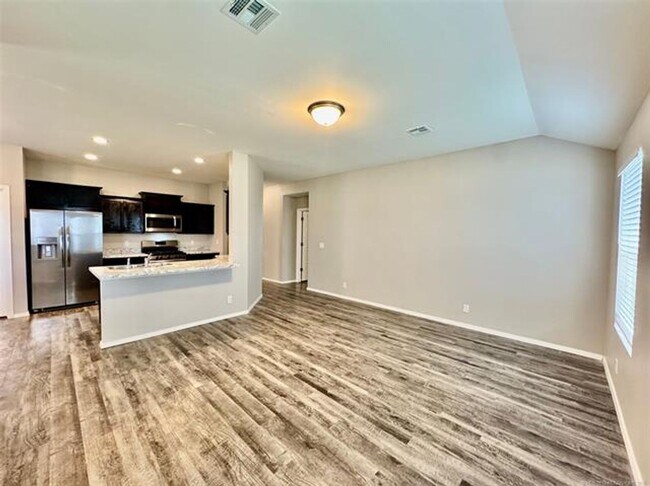 Building Photo - Newer build with Split Floor plan