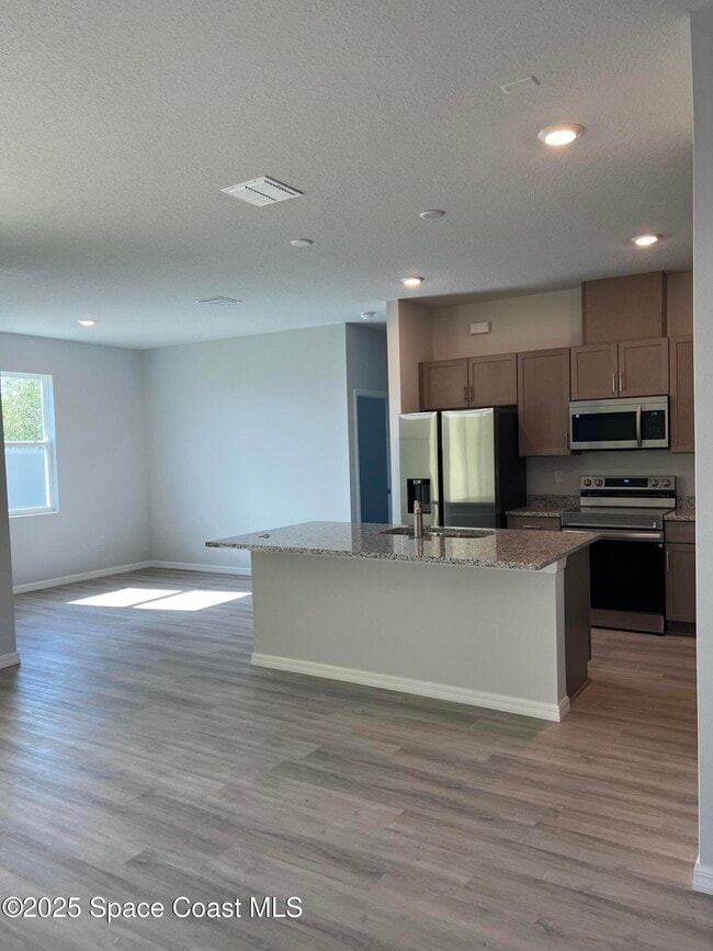 Building Photo - 542 Lambright St SW