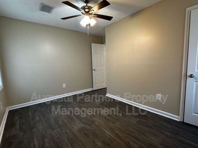 Building Photo - 2237 Bungalow Rd