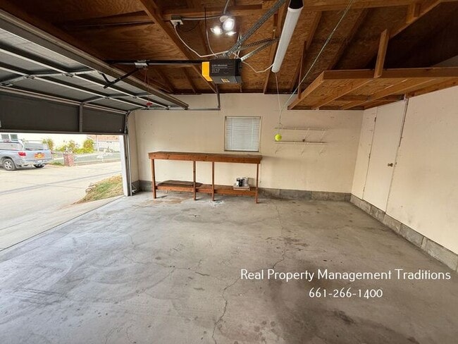Building Photo - Fabulous Home in Stallion Meadows, Acton