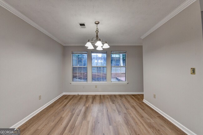 Building Photo - 2115 Glynmoore Dr