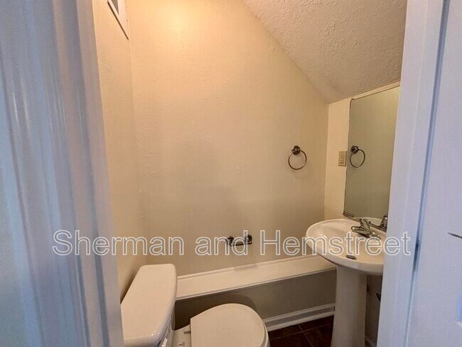 Building Photo - 2613 Berkshire Rd