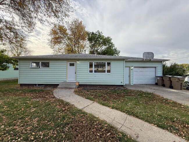 Primary Photo - 3 Bedroom Home