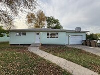 Building Photo - 3 Bedroom Home