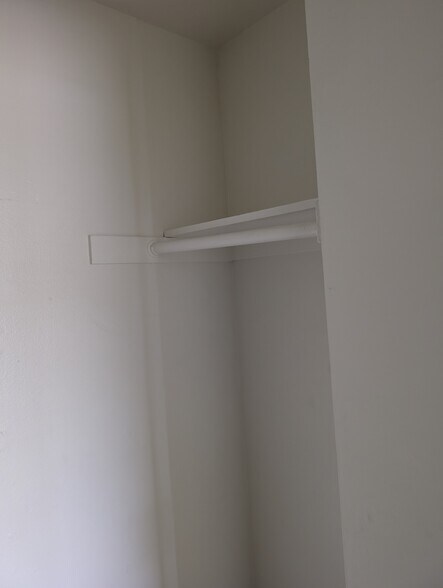 Master walk in closet - 4435 Bonnie Brae St