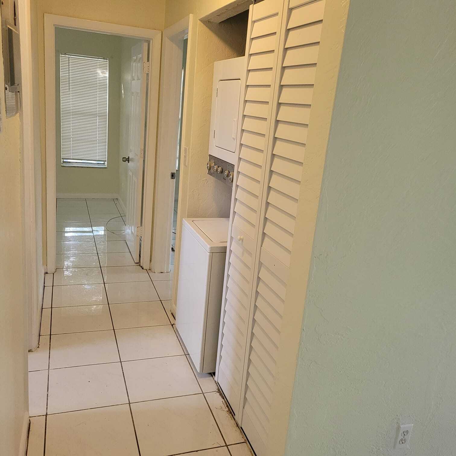 Building Photo - 1440 SW 41st Ave