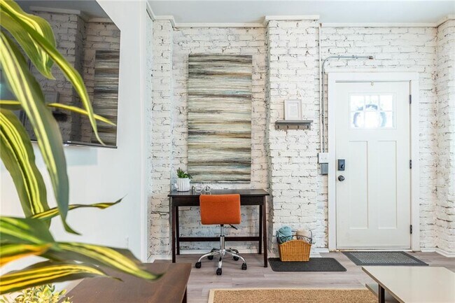 Building Photo - 716 Ormewood Ave SE