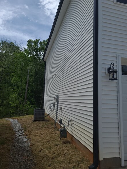 Building Photo - 105 Solis Ct