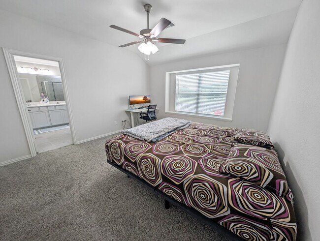 Building Photo - Inviting 3 Bed / 2.5 Bath Townhome with Flex Space & Easy I-10 Access in Katy